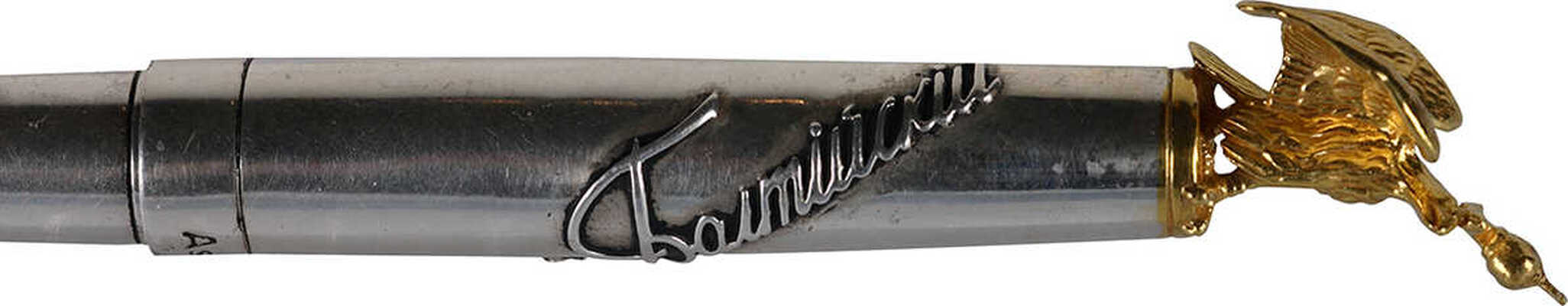 Авторучка «Русско-Балтийский» на подставке в форме уменьшенного
автомобильного колеса